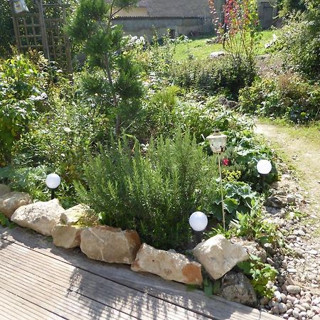 Dans Un Jardin Vila Apremont-la-Foret Exterior foto